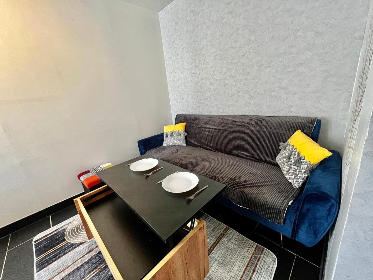 Studios au quartier pavillonnaire rue d Ambert Orléans Extérieur photo