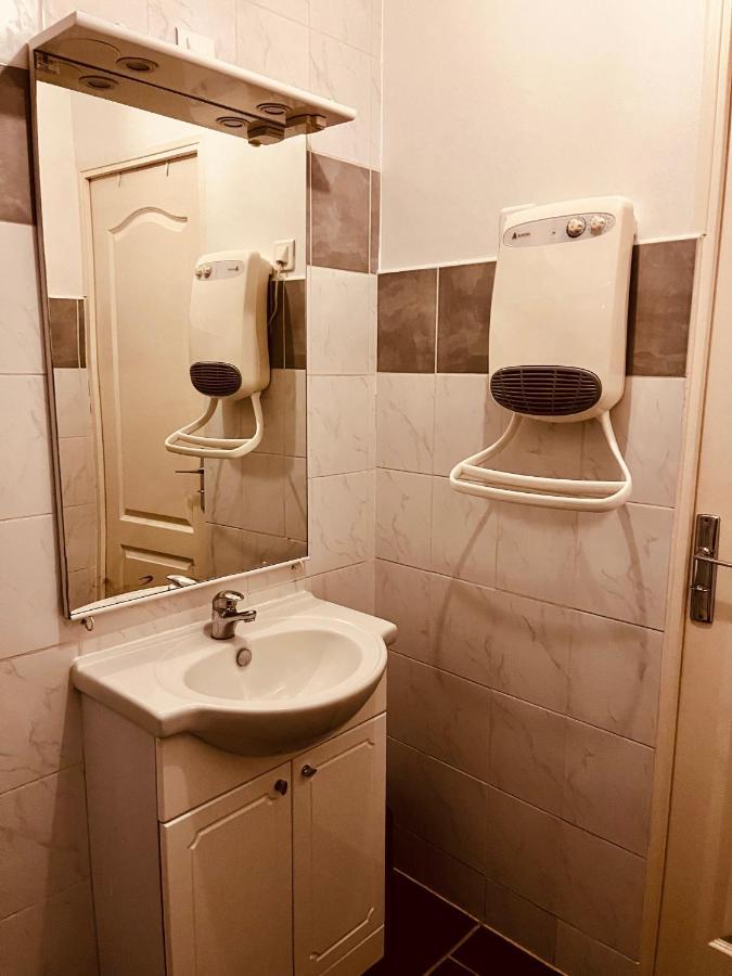 Studios au quartier pavillonnaire rue d Ambert Orléans Extérieur photo