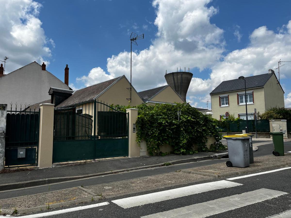 Studios au quartier pavillonnaire rue d Ambert Orléans Extérieur photo