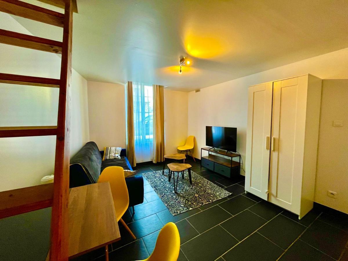 Studios au quartier pavillonnaire rue d Ambert Orléans Extérieur photo